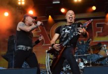 Acceptilta vinyylisingle “Balls To The Wall/Symphony No.40 in G Minor” lokakuussa