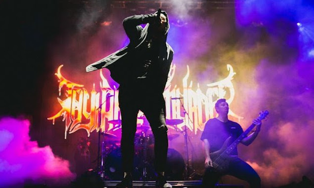 Thy Art Is Murderin keikka Summer Breeze –festareilta katsottavissa