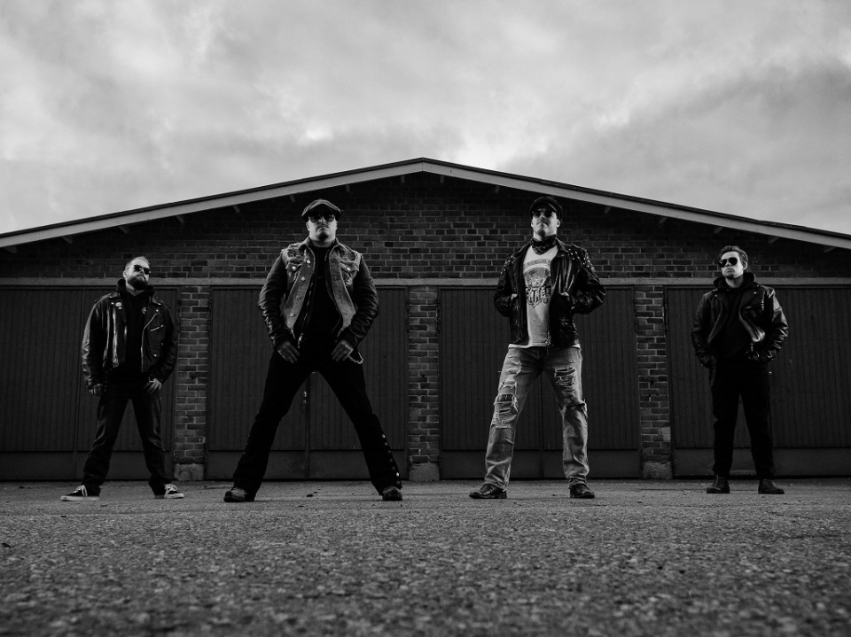Espoon heavyrock-helmi Sixgun Renegades julkaisi singlen tulevalta  albumiltaan - Metalliluola