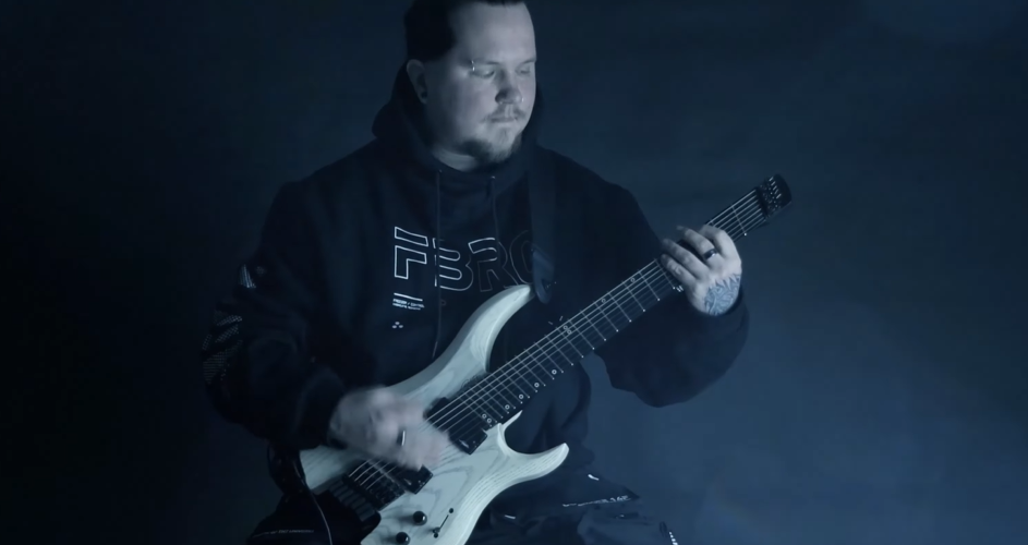 Juuso Javanainen julkaisi ensimmäisen soolosinglensä ”Algorythm”