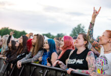 “Tää on kuin aikuisten huvipuisto”: Metalliluola Ruisrockissa 2026