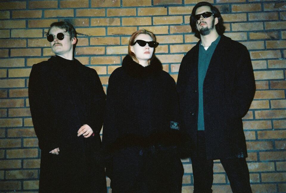 Stoned Statues-yhtyeen laulaja-basistin ja hänen lapsuudenystäviensä yhtye Plant My Bones julkaisi uuden singlen ja musiikkivideon ”Tale of the Seaborn”